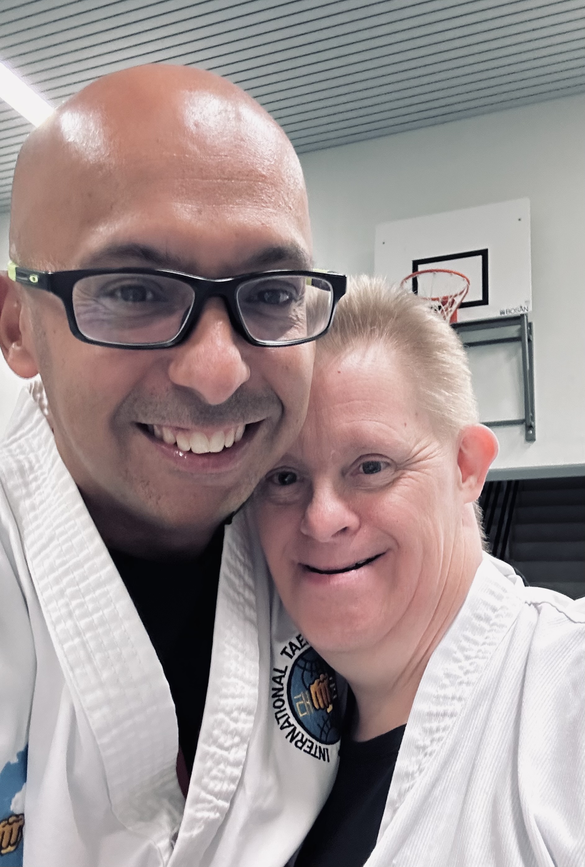 David met een sporter tijdens training